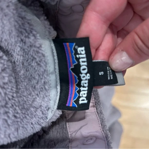 Patagonia Purple Fleece Pullover gently to barely used - Picture 3 of 3